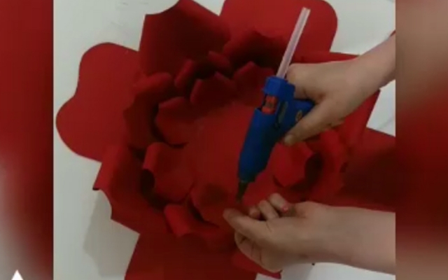 کلیپ آموزش باکس گل رز مقوایی (جعبه هدیه مقوایی) براتون ارسال کنم.