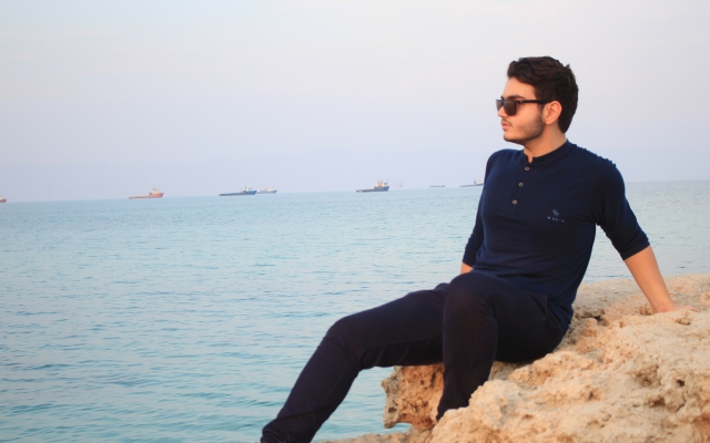در انجام پروژه گویندگی (نریشن، کتاب صوتی و...) همراه شما باشم
