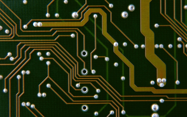 طراحی مدار چاپی PCB انجام بدم