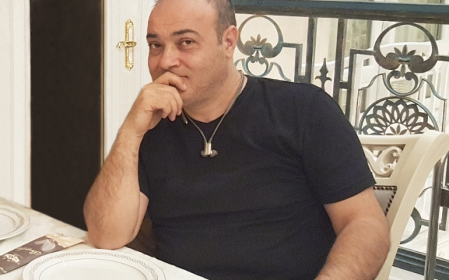 عکسهای قدیمی شما را ترمیم و رنگی کنم.