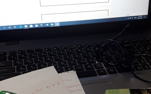 متون انگلیسی را به همراه تایپ به فارسی ترجمه کنم