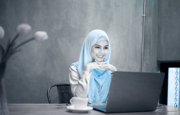 با عکس،فیلم و ایده های شما،ساخت کلیپ و میکس ویدیویی زیبایی را انجام بدم.