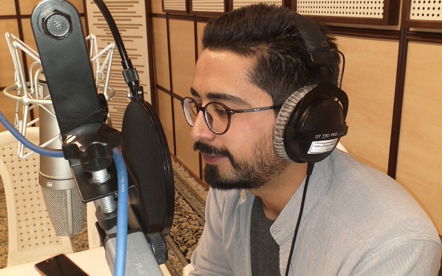 گوینده و دوبلور انواع موشن گرافیک، تیزر، مستند شما باشم. صدای خاصم معجزه میکنه