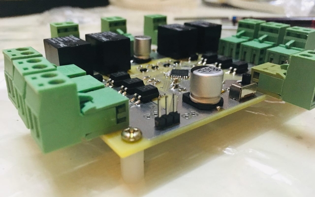 برنامه نویسی میکروکنترلر های ARM و AVR را  انجام دهم