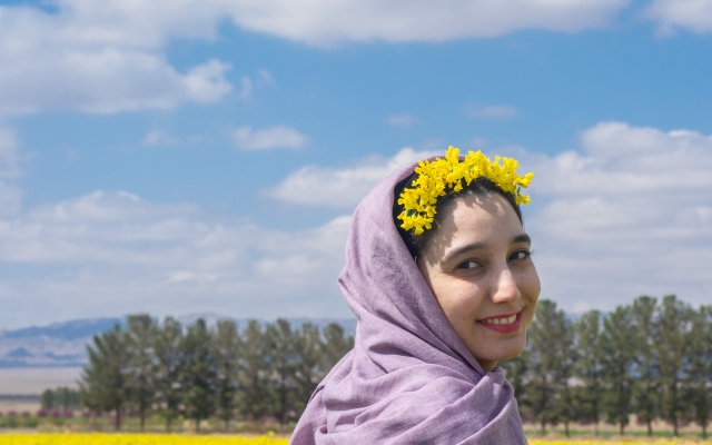 دکلمه،پادکست،تیزر،نریشن،موشن،کتاب صوتی،نمایشنامه،انیمیشن را گویندگی ودوبله کنم.